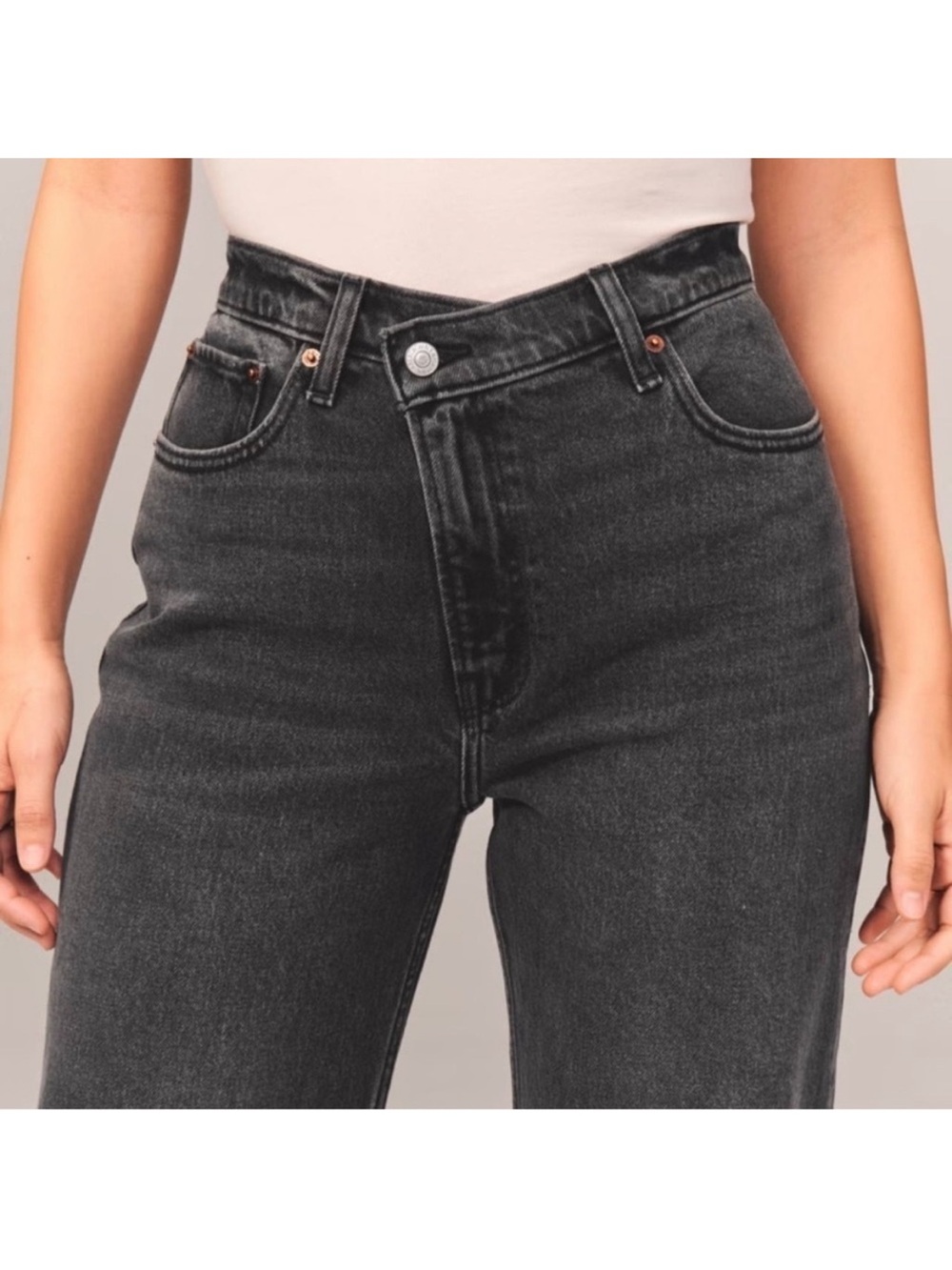 Abercrombie & Fitch The 90’s Slim Straight Ultra High Rise Black Jeans Sz 26/2 S